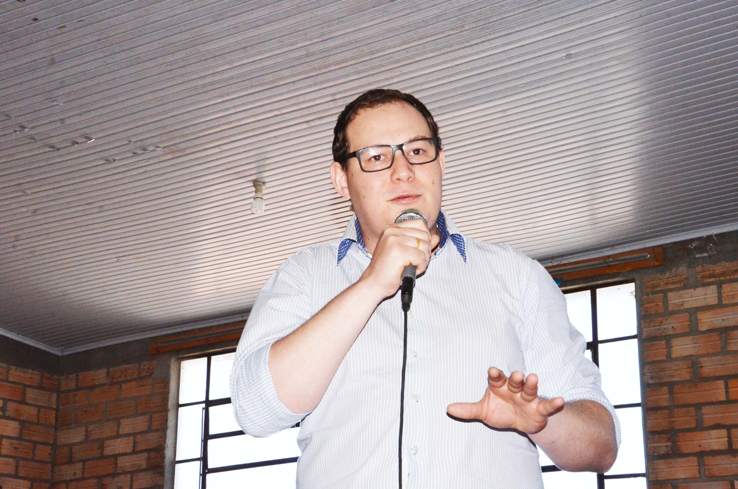 Médicos cubanos vão embora. Situação inspira bastante preocupação, diz prefeito Gustavo Bonotto