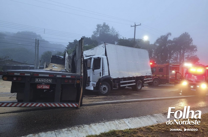 Acidente com morte envolve carreta, caminhão e ônibus escolar em Muitos Capões