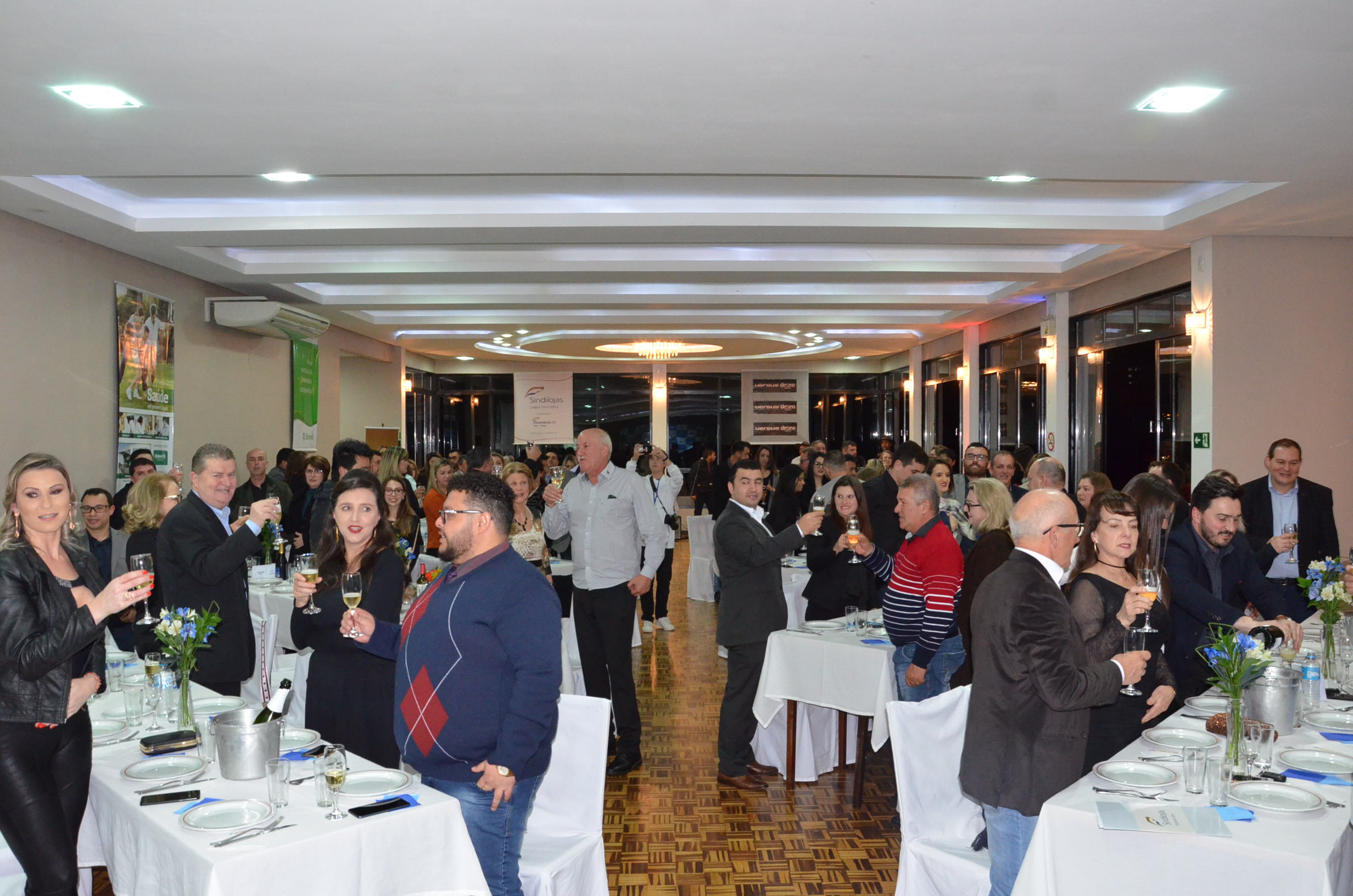 Sindilojas comemora Dia do Comerciante com jantar