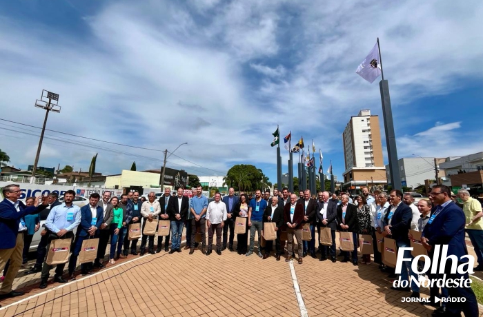 Praça das Bandeiras é inaugurada