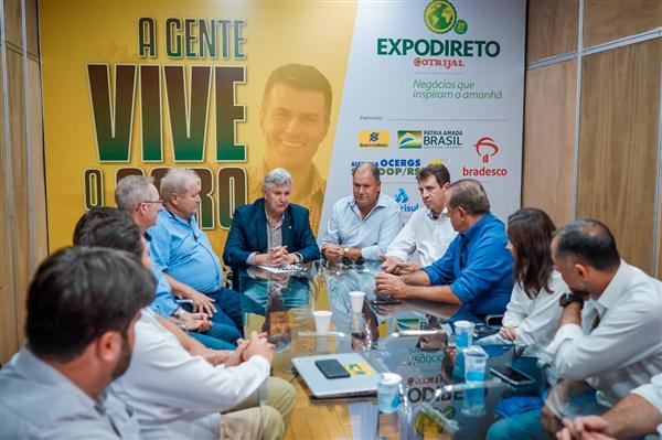 Na Expodireto, Ernani Polo participa de reunião com bancos sobre estiagem