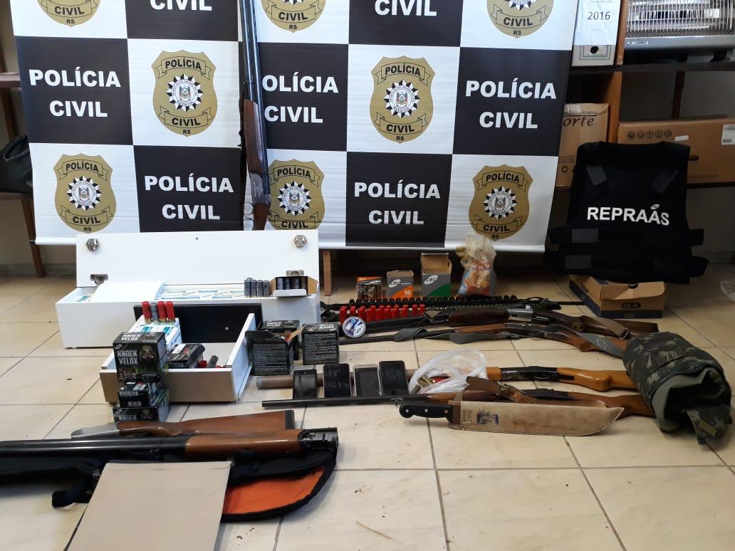Policia Civil prende três homens em operação contra o  comércio ilegal de armas de fogo e munições na região