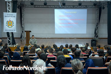 Escolas municipais participam de palestra sobre conscientização e boas maneiras no trânsito