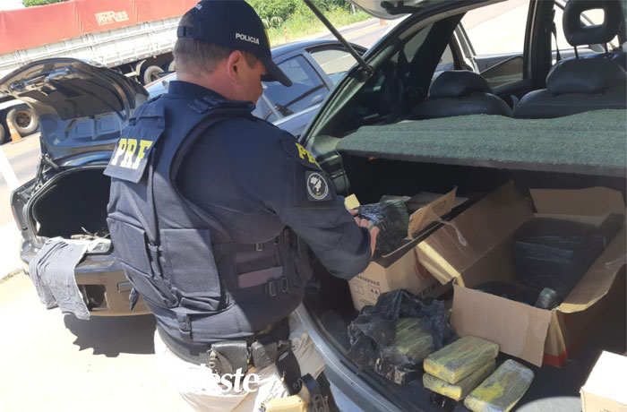 PRF prende 2 pessoas e apreende 50 kg de maconha em Sarandi