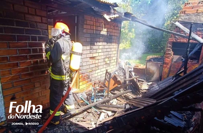 Incêndio destrói parcialmente residência em Cacique Doble