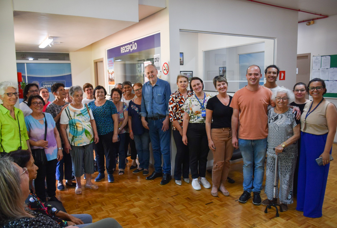 Câmara de Vereadores de Lagoa Vermelha recebe visita do Grupo Vida do CRAS