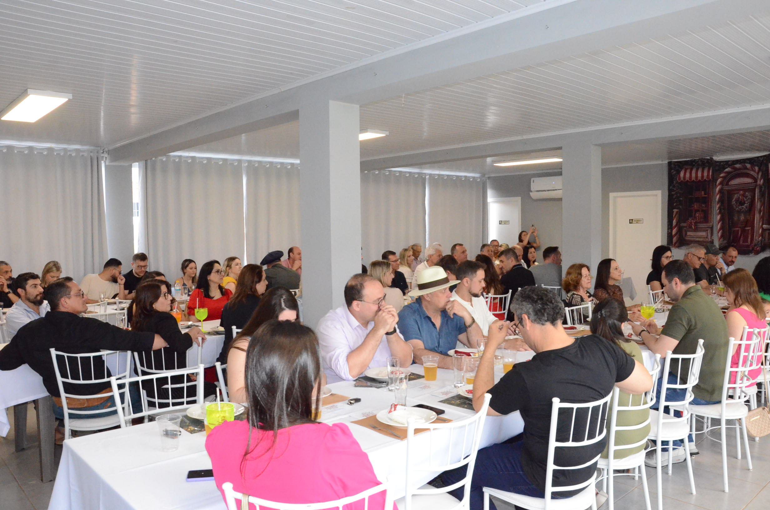 OAB de Lagoa Vermelha realiza almoço de confraternização e homenagens em evento marcante