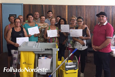 Secretaria Municipal da Saúde entrega certificados à sanificadoras capacitadas