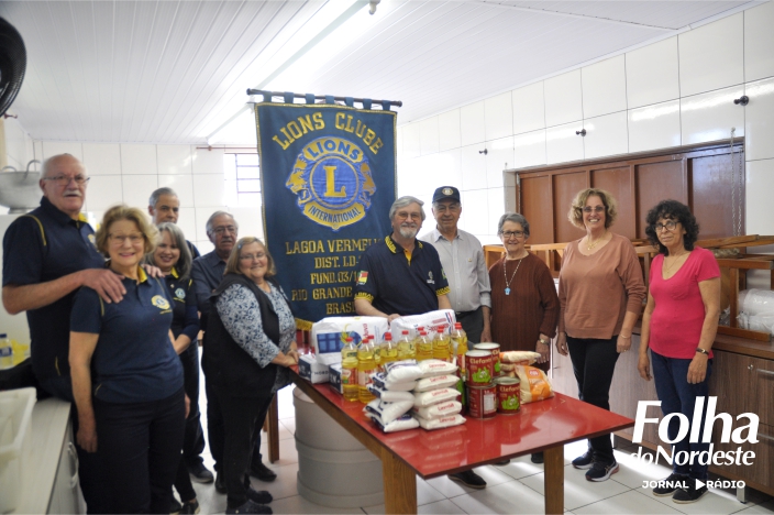 Lions Clube faz doação de alimentos