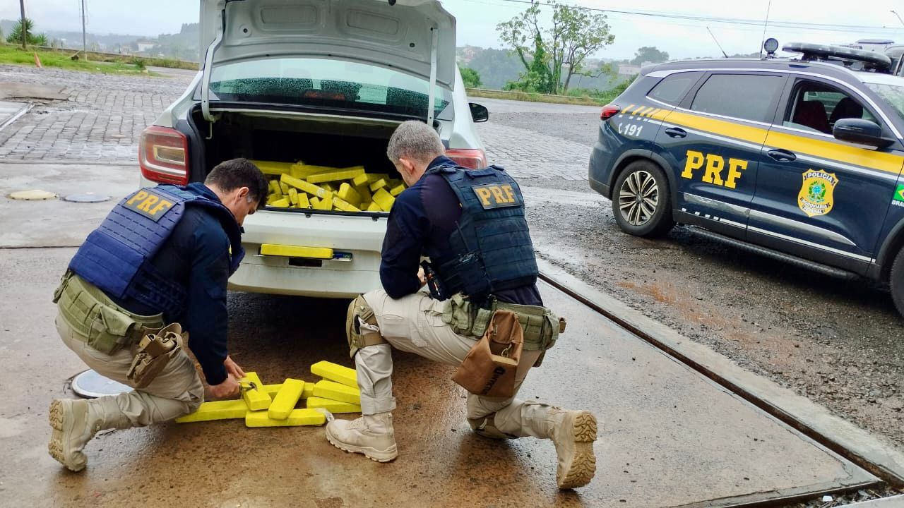 PRF prende dois traficantes e apreende quase 150 quilos de maconha em Erechim 