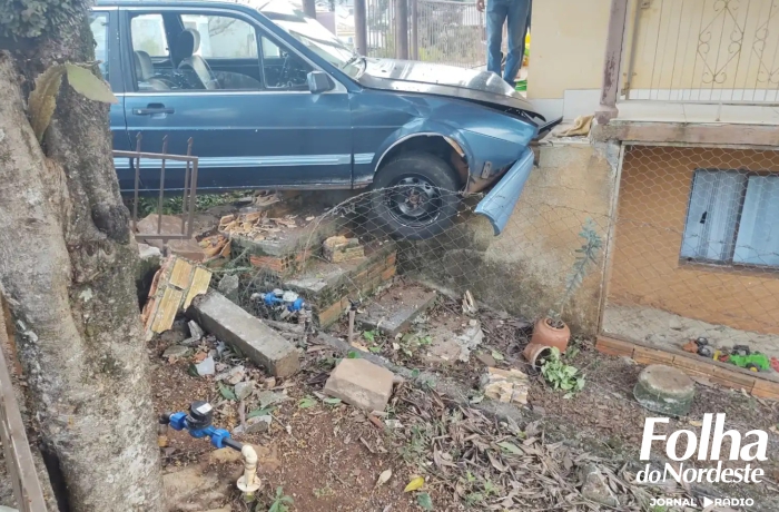 Condutor embriagado atinge residência em São José do Ouro