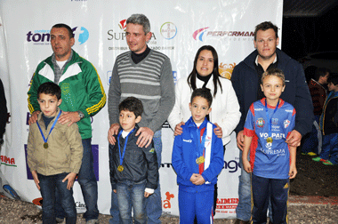 Vencedores do campeonato interno do Lagoa Futsal recebem medalhas