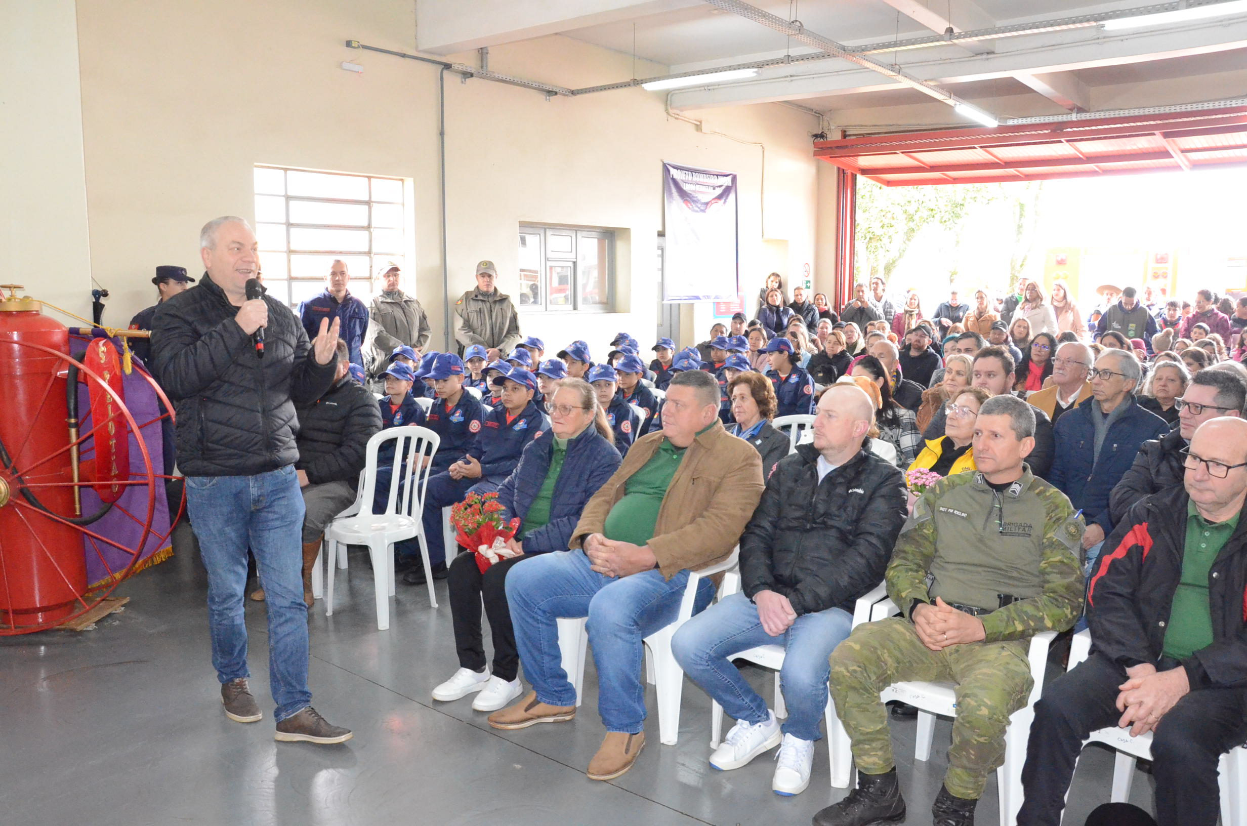 Solenidade da Semana da Pátria homenageia clubes de serviço em Lagoa Vermelha