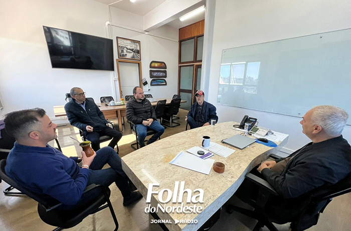 Compositor lagoense Joel Marques visita Prefeitura de Lagoa Vermelha