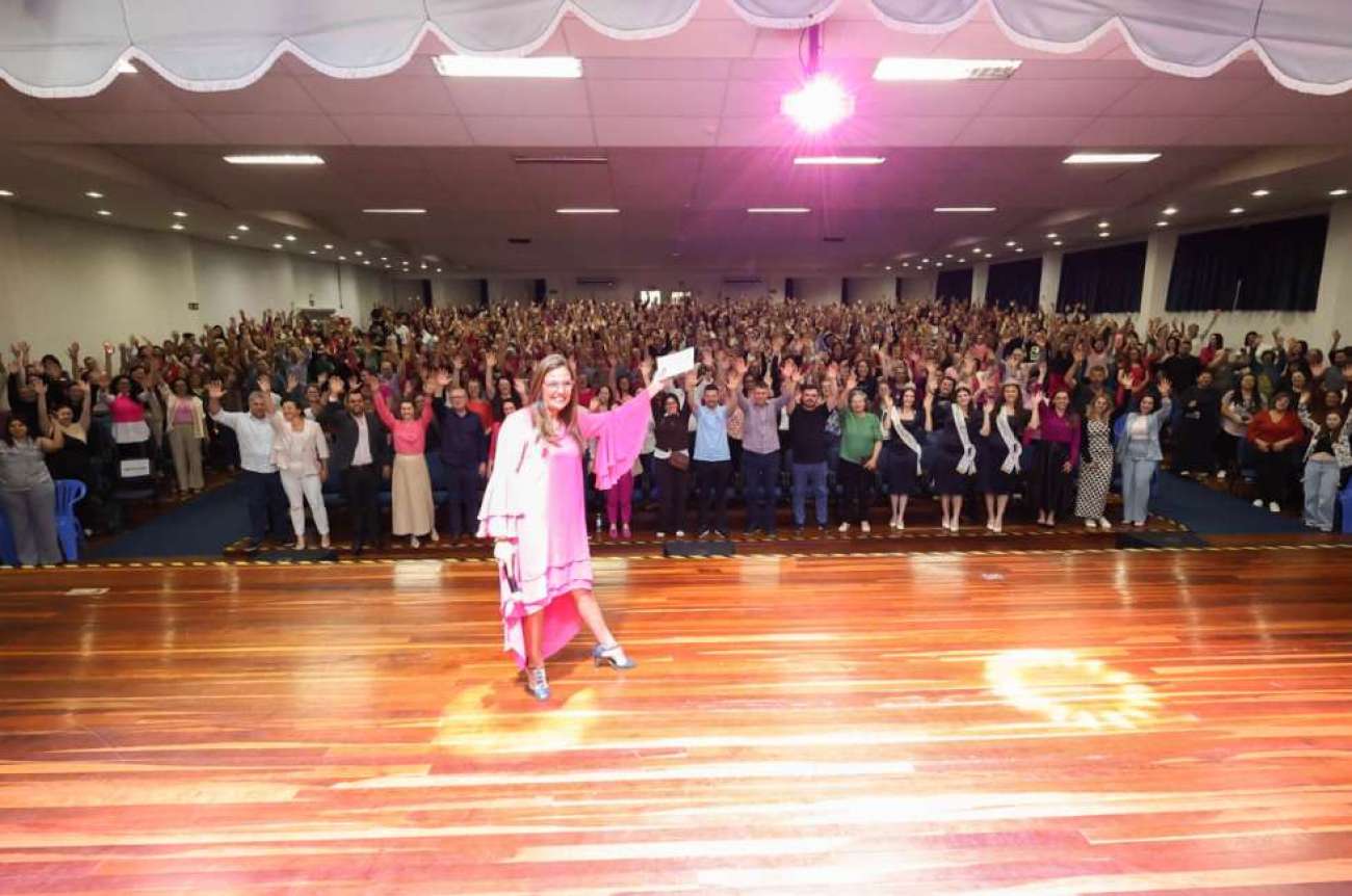 Cristina Ranzolin emociona público em Tapejara com palestra sobre superação e trajetória profissional