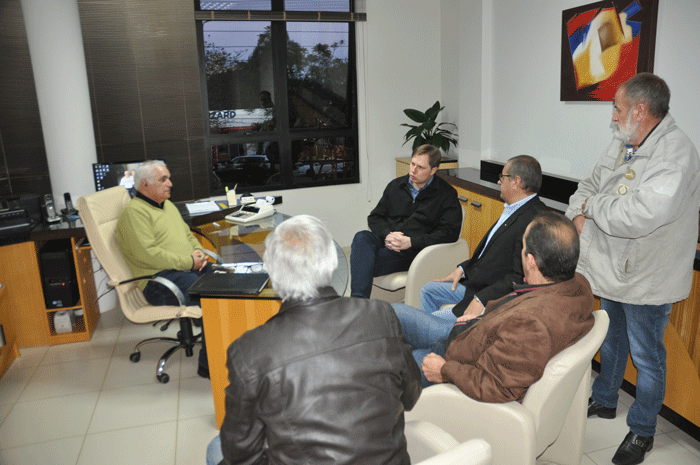 Folha do Nordeste recebe visita do deputado Redecker