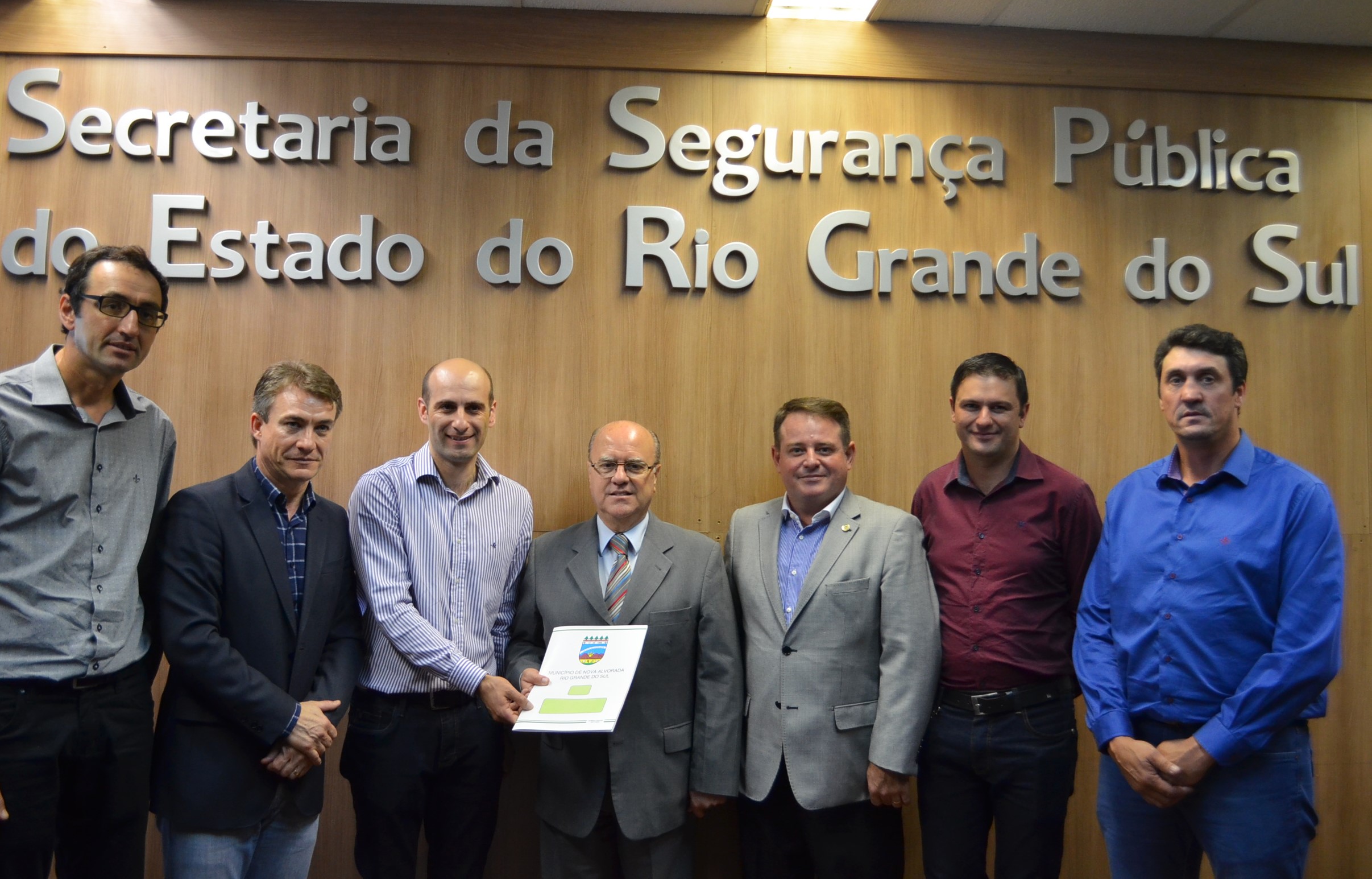 Deputado Santini reúne-se com representantes de municípios na Secretaria de Segurança Pública
