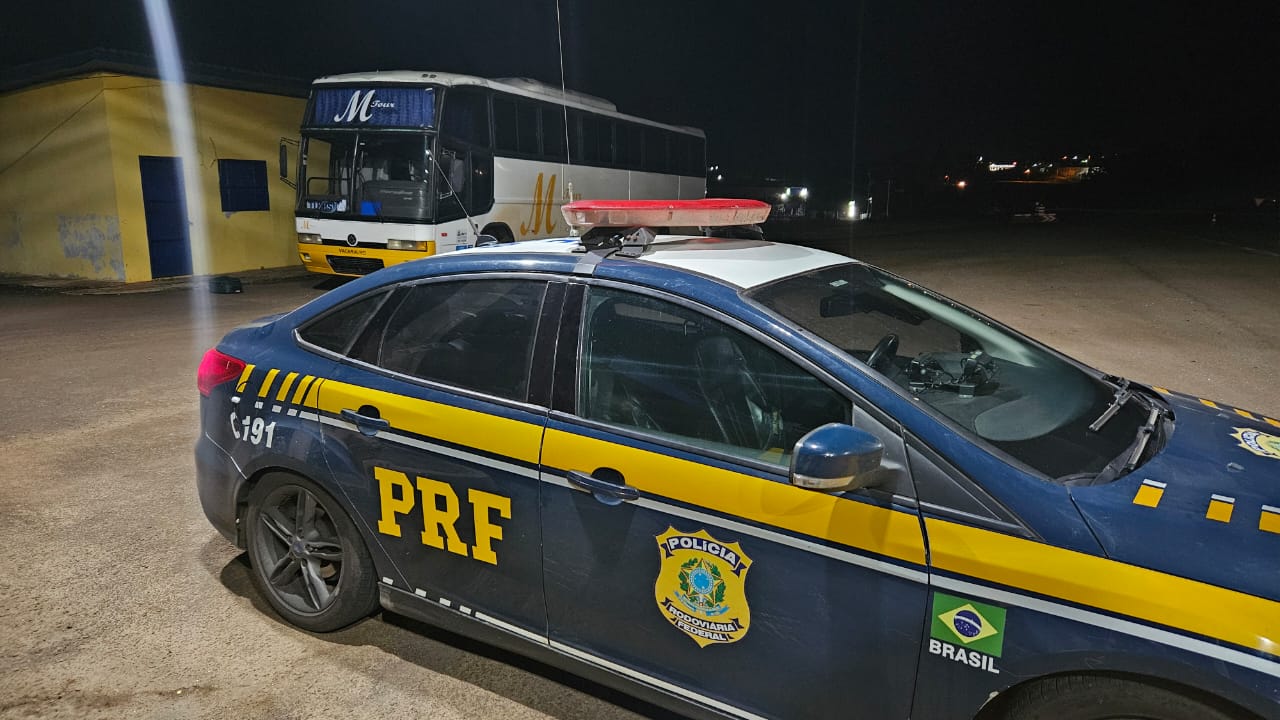 PRF apreende ônibus carregado com produtos estrangeiros na BR 470 em Lagoa Vermelha
