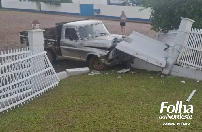Motorista embriagado colide caminhonete contra muro de residência em Machadinho