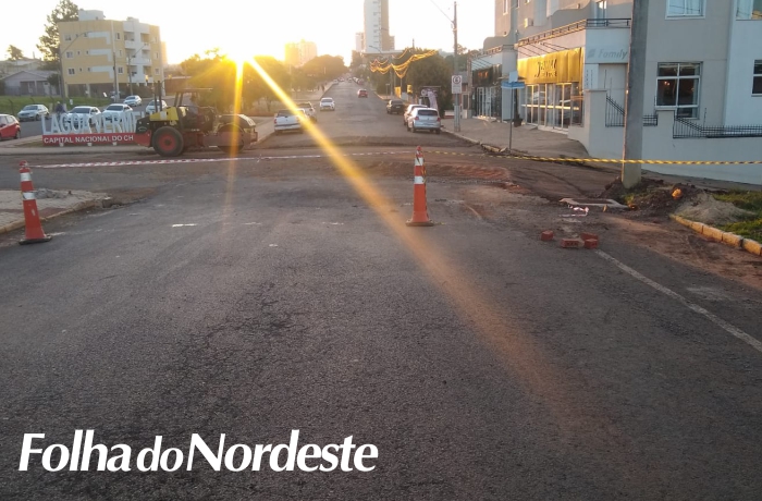 Trânsito está interrompido na avenida Afonso Pena/BR 285/Centro