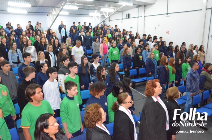 Maria Clarice Madalosso emociona em manifestação durante Hora Cívica da Semana da Pátria