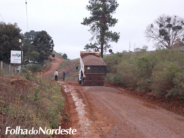 SMOV realiza britamento em ruas do município