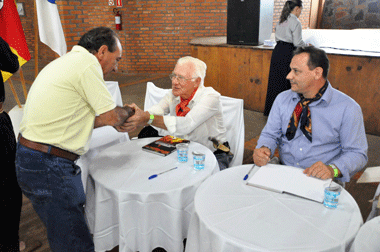 Rodeio sediou lançamento do livro "Churrasco de Lagoa Vermelha"